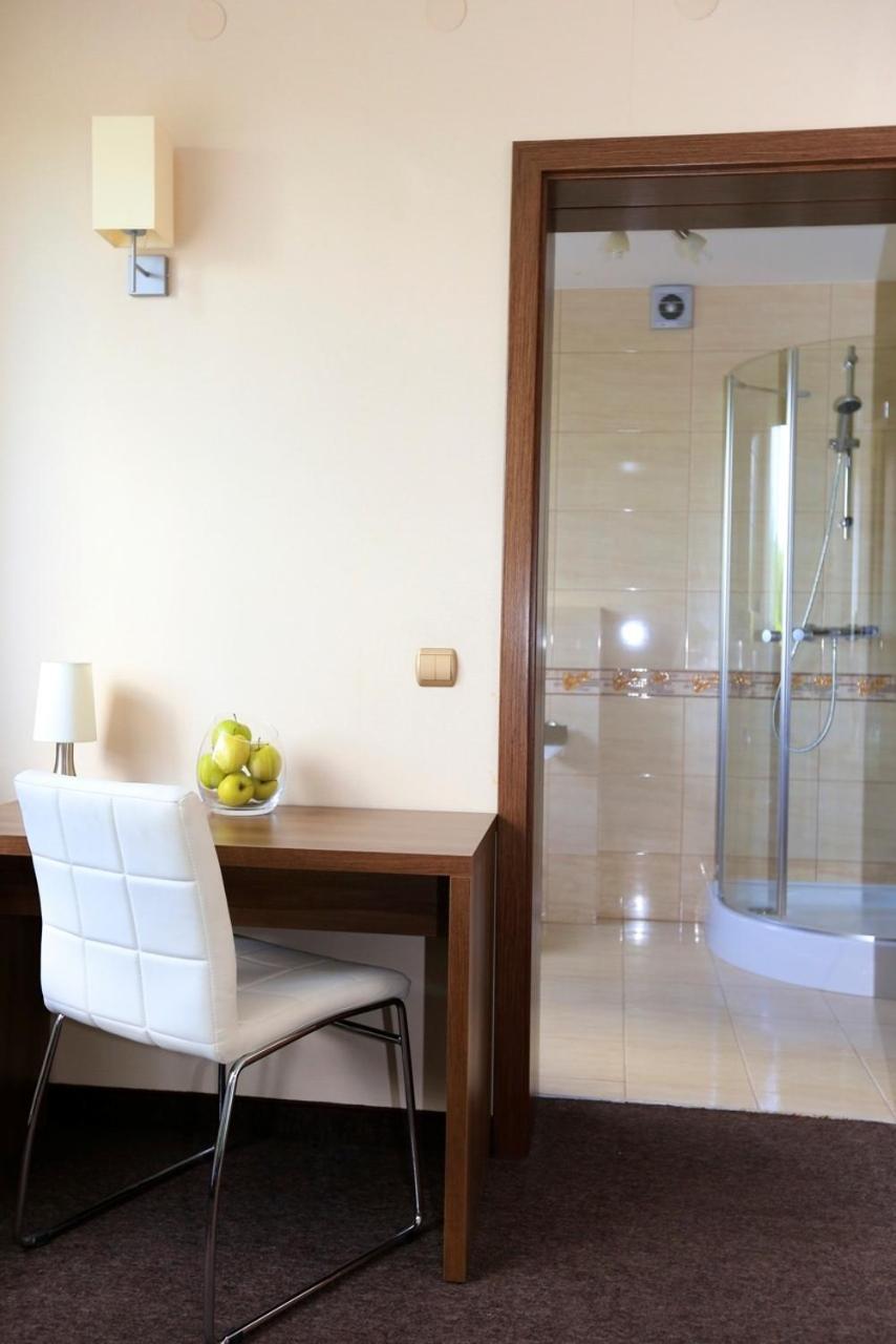 10 Bed And Breakfast Poznan Room photo